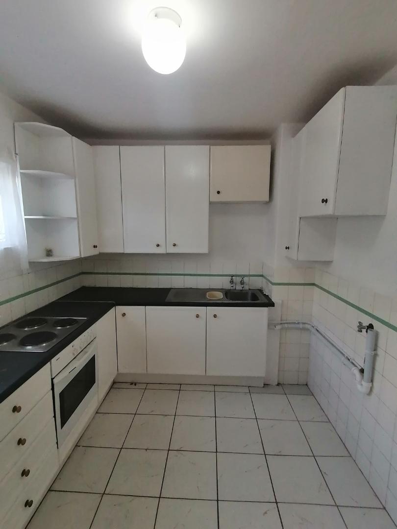 2 Bedroom Property for Sale in Vredehoek Western Cape